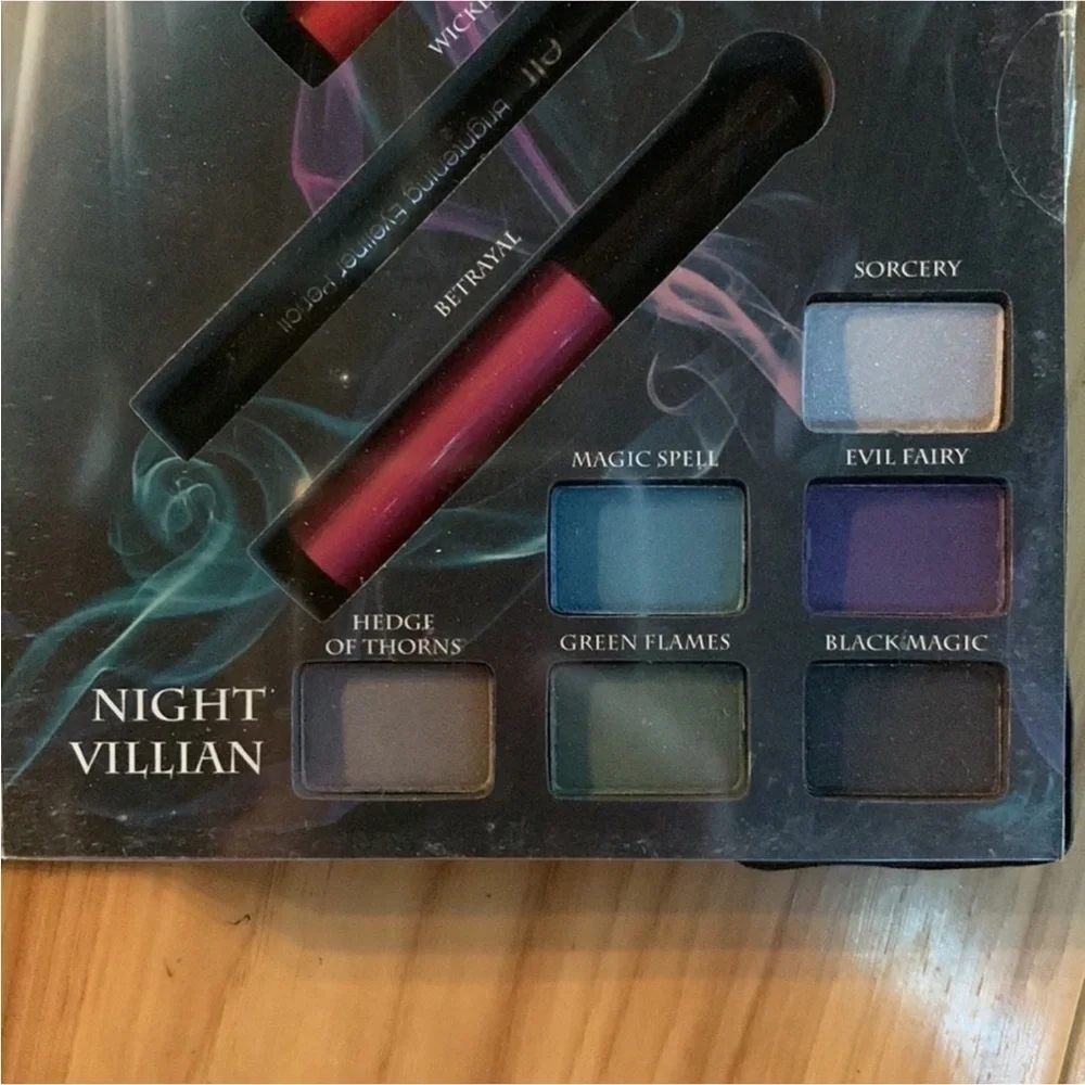 ELF Disney Good vs. Evil Let the Drama Begin beauty book / makeup set New